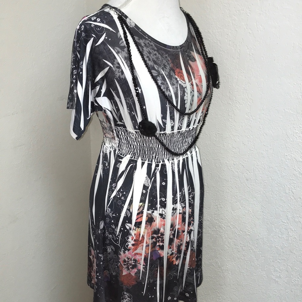 Yahada Dress View 4